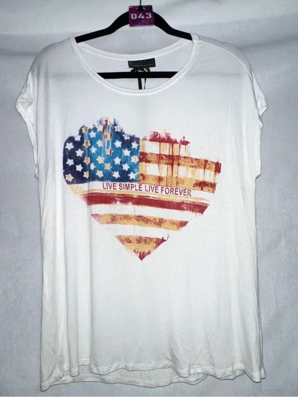 NWT Jeans by Buffalo Large White Tee with American Flag Heart Graphic PTP 21"